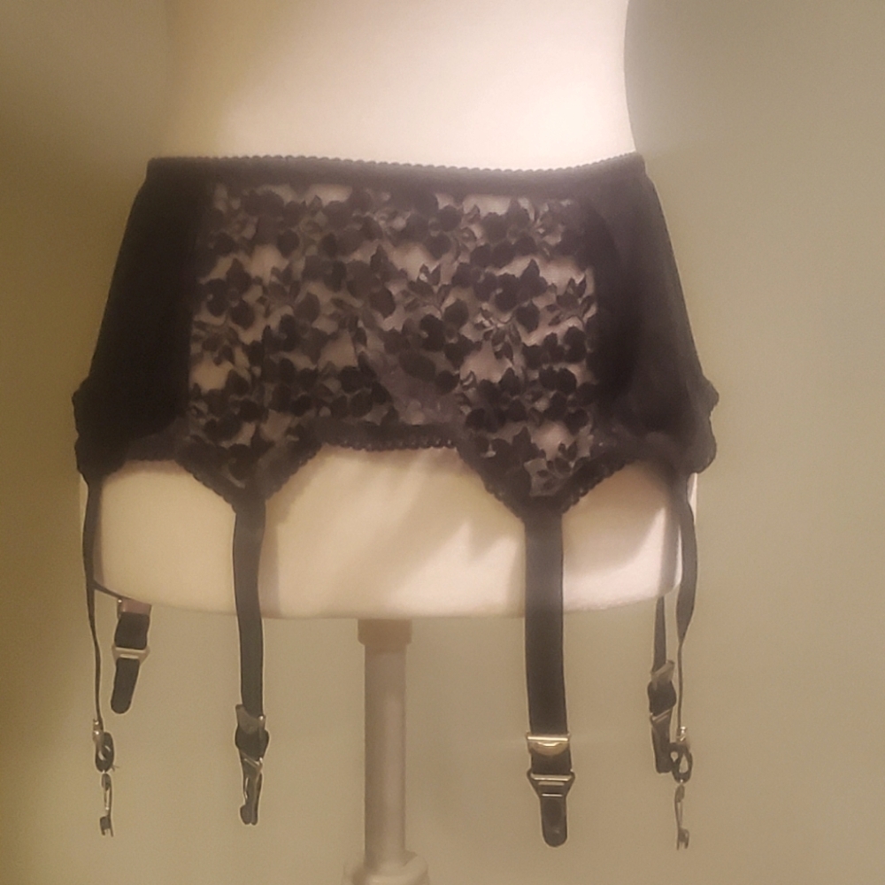 Elegant Black Garter Belt S/M